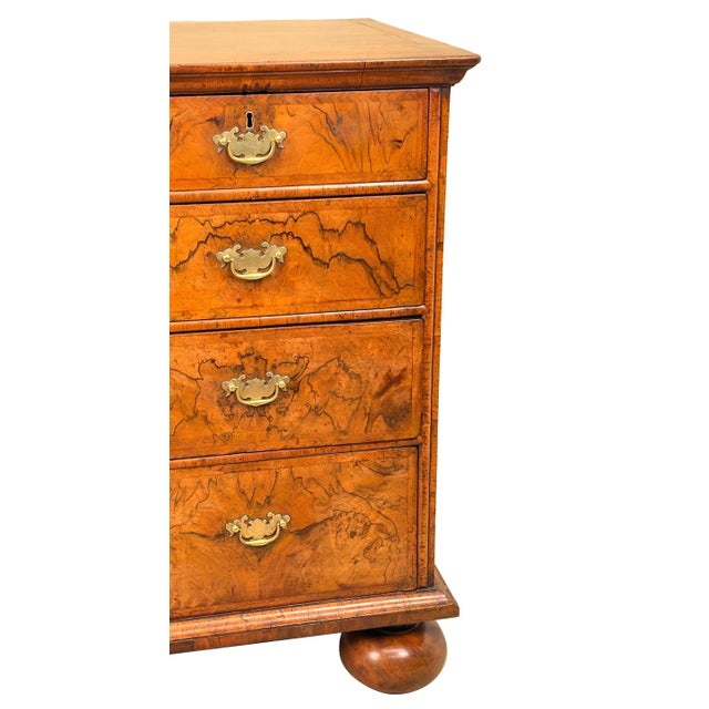 18th Century Queen Anne Walnut Chest of Drawers, 1710 For Sale - Image 5 of 16