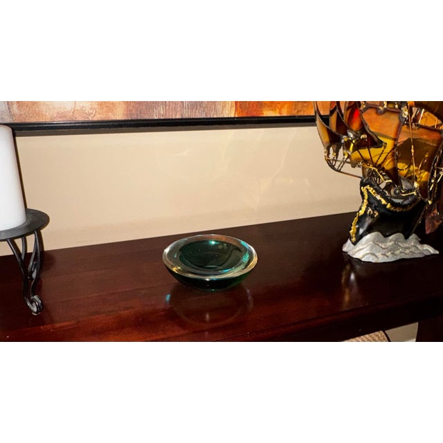 Late 20th Century Emerald Green Cased Art Glass Bowl Attributed to Murano, Italy For Sale - Image 4 of 7