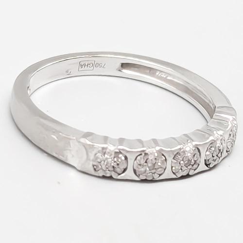 18 Karat White Gold Ring with Diamonds For Sale - Image 3 of 4