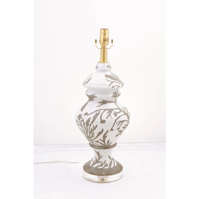 Contemporary Pair of Mid 20th Century Two-Tone Crackle Ceramic Silhouette Lamps For Sale - Image 3 of 4