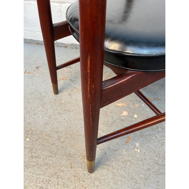 Mid-Century Pair of Tapered Leg Dining Chairs Attributed to Paoli For Sale In New York - Image 6 of 10