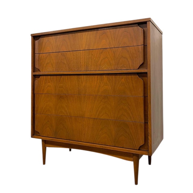 Brown 1970s Mid-Century Modern Matching Dresser Set With Sculpted Drawer Fronts-Highboy & 9-Drawer Low Dresser For Sale - Image 8 of 10