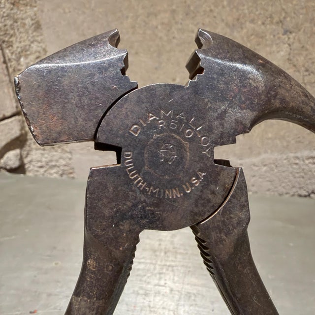 Vintage Pair of Diamalloy No. R510 Fencing Pliers Industrial Decor For Sale - Image 9 of 13
