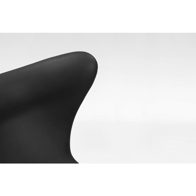 Vintage Egg Chair in Black Leather by Arne Jacobsen for Fritz Hansen, 1950s For Sale - Image 6 of 8