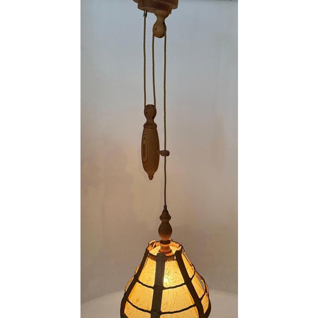 We're sure you're going to love this beautiful counterweight pendant light. You can easily adjust the height from 110 cm...