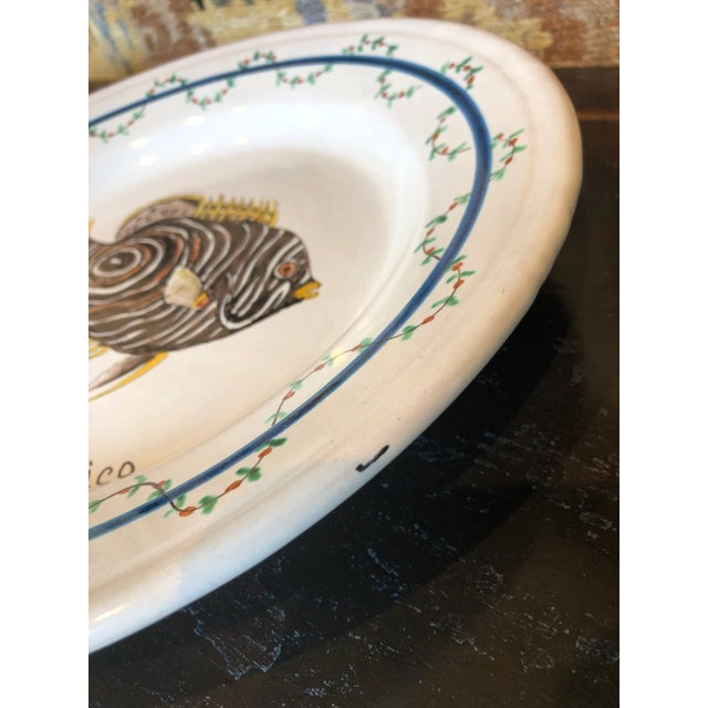 Traditional 1990s Italian Hand Painted Round Ceramic Fish Wall Plates - Set of 2 For Sale - Image 3 of 13