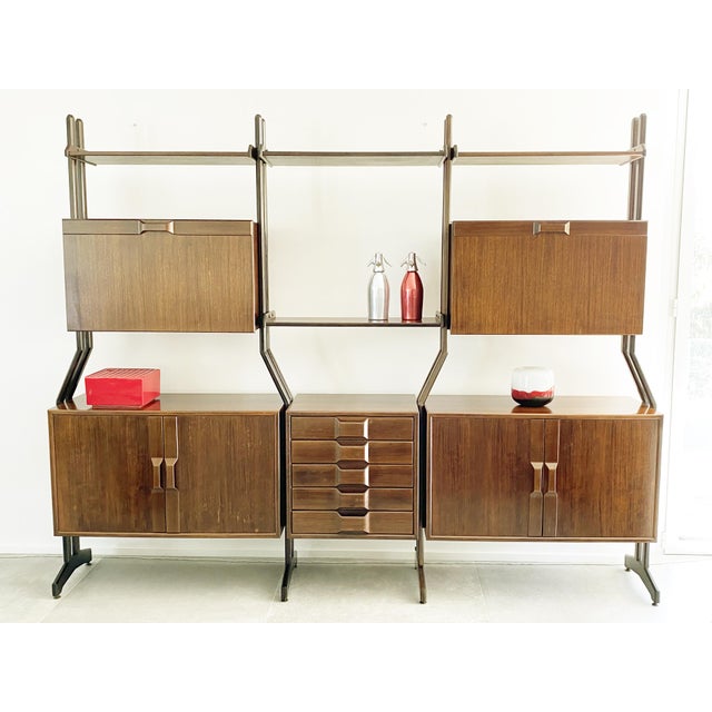 Mid-Century Italian Modern Free-Standing Bookshelf in Wood and Brass, 1960s For Sale - Image 11 of 18