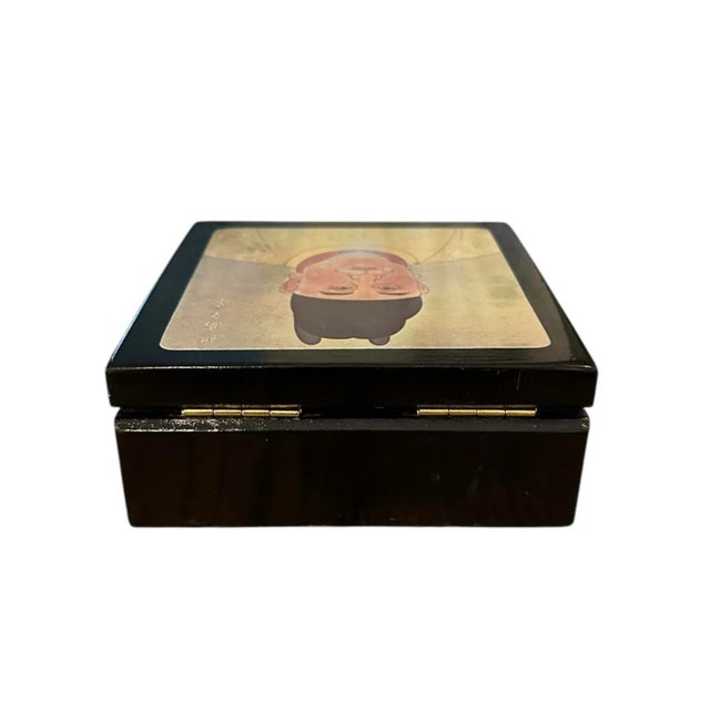 Vintage Chinoiserie Chinese Ancestor Lacquerware Decorative Box With Set of 6 Coasters in the Manner of Mottahedeh , C.1970 For Sale - Image 10 of 11