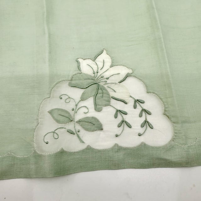 1930s Pair Vintage Pale Pistachio Madeira Linen & Organza Fingertip Towels For Sale - Image 5 of 17