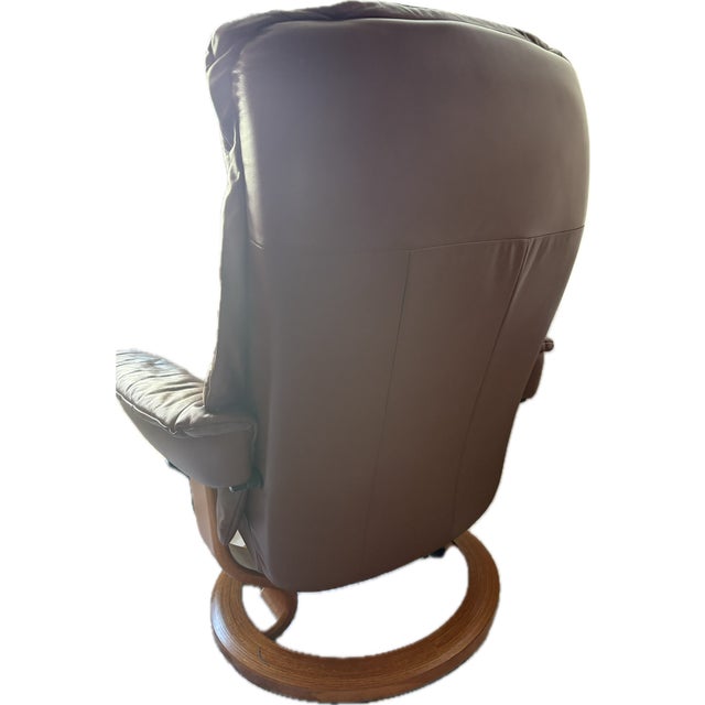Ekornes ASA Vintage Ekornes Leather Stressless Recliner With Swing-Out Table For Sale - Image 4 of 17
