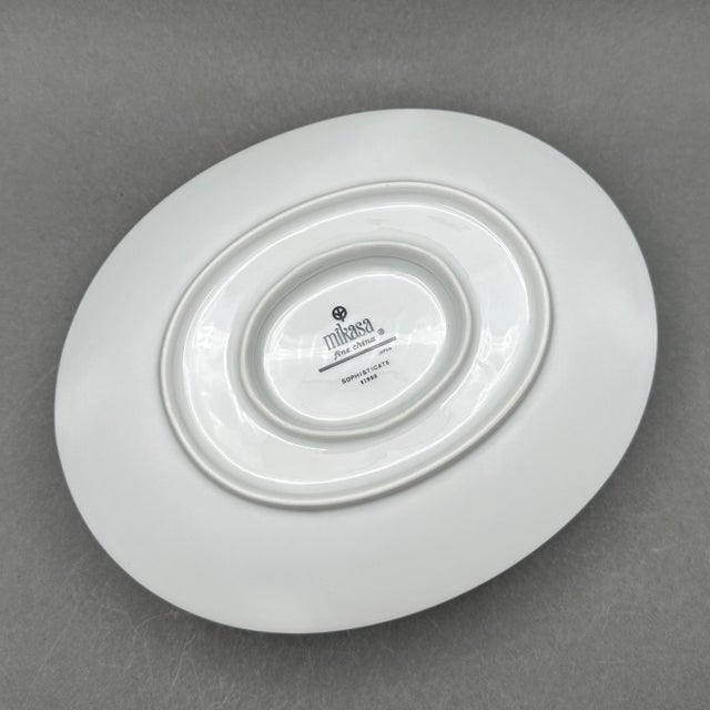 Vintage White MCM Mikasa "Sophisticate" L1990 Gravy Boat With Attached Underplate For Sale In New York - Image 6 of 7