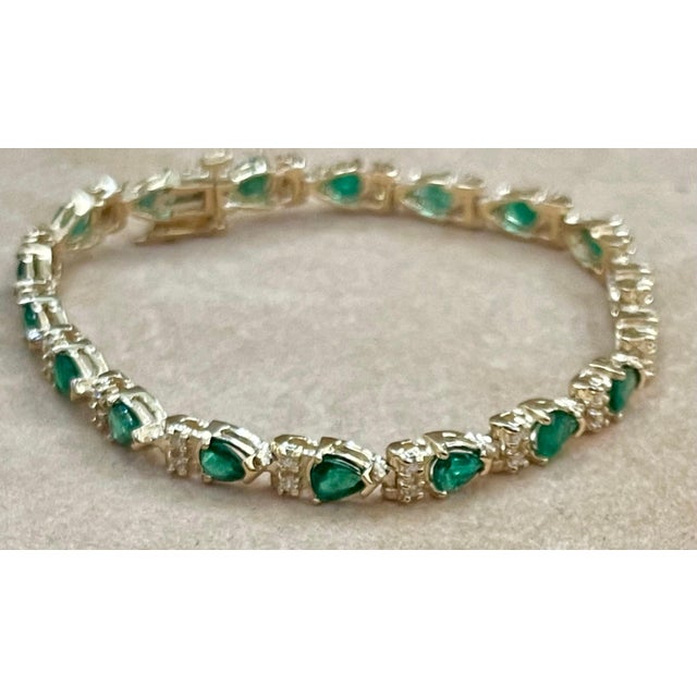 9 Ct Natural 18 Oval Stone Emerald & Diamond 14 Kt Yellow Gold Bracelet For Sale - Image 9 of 18