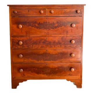 Antique Early 1800s American Neoclassical Chest of Drawers With Stunning Figured Mahogany For Sale