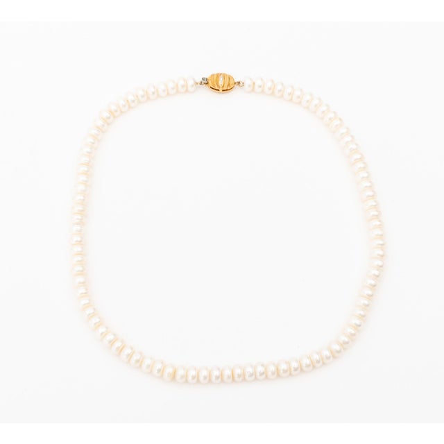 Contemporary Classic Freshwater Pearl 18k Yellow Gold Diamond Necklace For Sale - Image 3 of 10