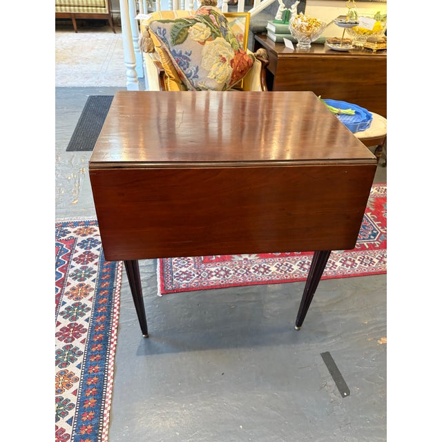 Traditional 19th Century Antique Mahogany Federal Style Drop Leaf Table For Sale - Image 3 of 12