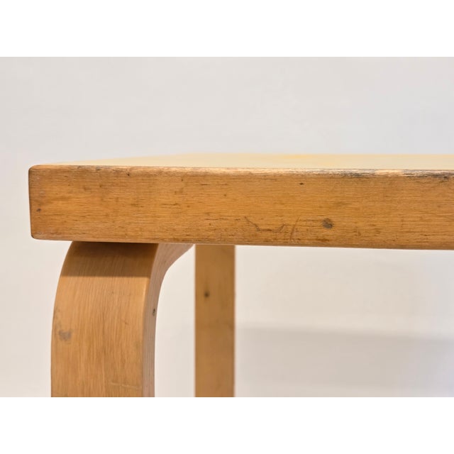Tan L-Legged Table by Alvar Aalto for Artek, 1960s For Sale - Image 8 of 13