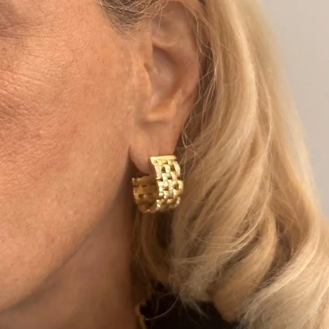 1980s Pair of Cartier Maillon Panthere Diamond 5 Row Hoop Yellow Gold Earrings For Sale - Image 12 of 16