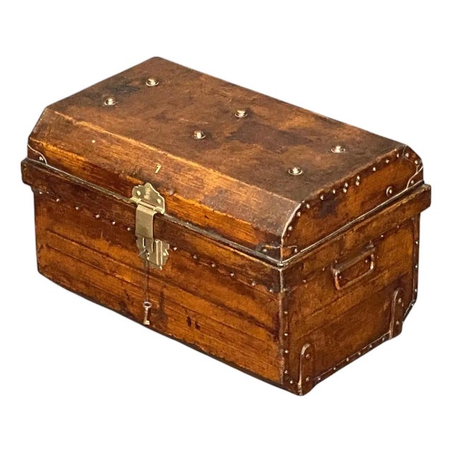 English Toleware Tin Trunk With Faux Wood Finish and Brass Accents For Sale