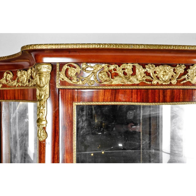 Early 20th Century French Sand Burl Wood Mirrored Hutch Cabinet Display Vitrine For Sale - Image 4 of 9