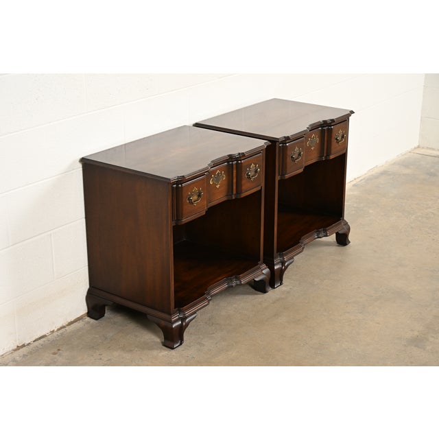 Kindel Furniture Kindel Furniture Georgian Solid Mahogany Block Front Nightstands, Pair For Sale - Image 4 of 18