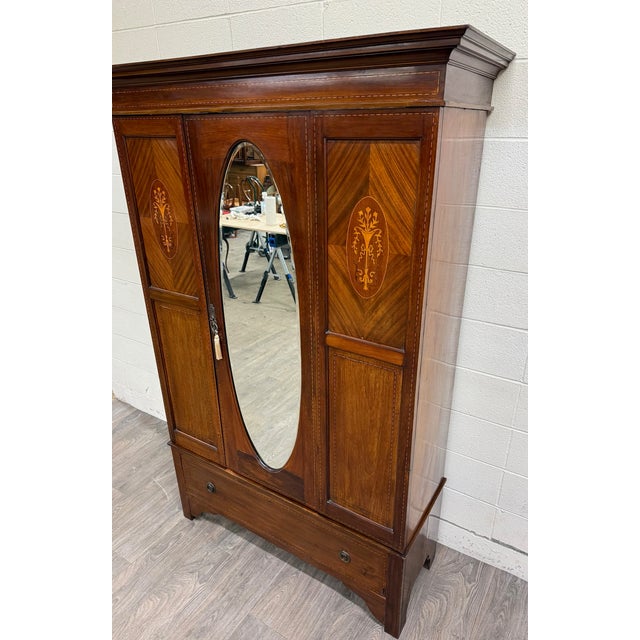 Traditional Antique Early 20th Century Edwardian Mahogany Wardrobe With Oval Mirror Door For Sale - Image 3 of 15