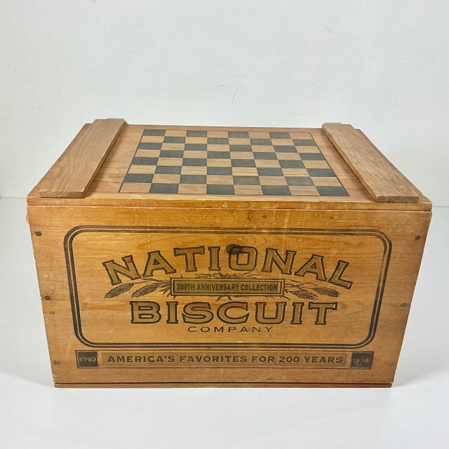 1990s Vintage Boho Chic Americana Rustic Commemorative Biscuit Pine Box Game Board For Sale - Image 6 of 18