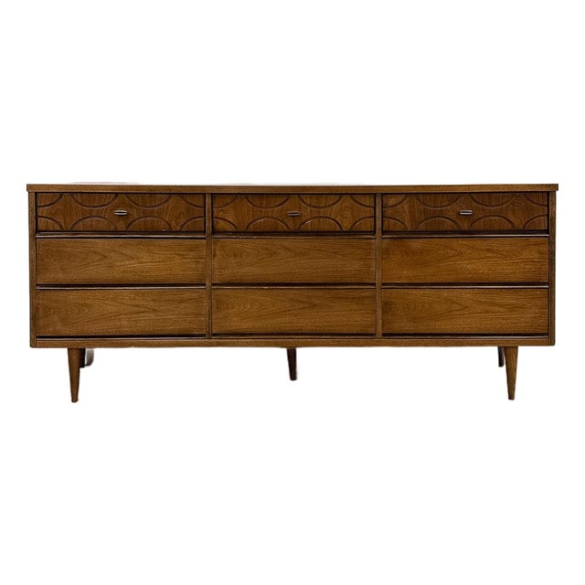 Vintage MCM Bassett Style Nine Drawer Dresser With Wood Inlays Collectable Retro For Sale