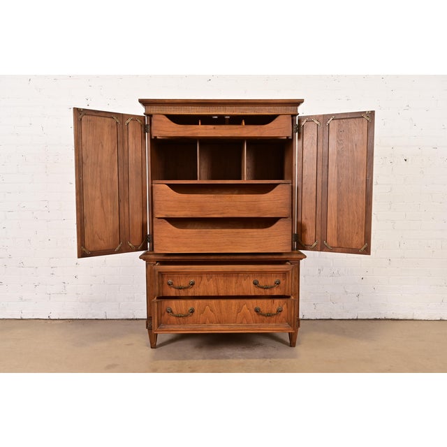 1960s Henredon Style French Regency Louis XVI Walnut Gentleman's Chest, Circa 1960s For Sale - Image 5 of 14