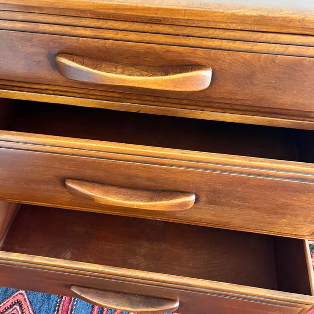 Art Deco 1940's Wood Dresser 4 Drawer by Cushman Colonial For Sale - Image 3 of 9