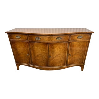 1990s Bevan Funnel Sheridan Style Bow Front Dining Room Sideboard For Sale