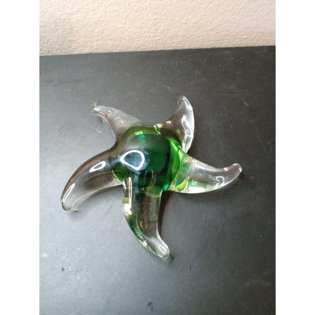 Italian 1980s Signed Oggeti Italy Green Swirl Art Glass Star Fish Paperweight For Sale - Image 3 of 6