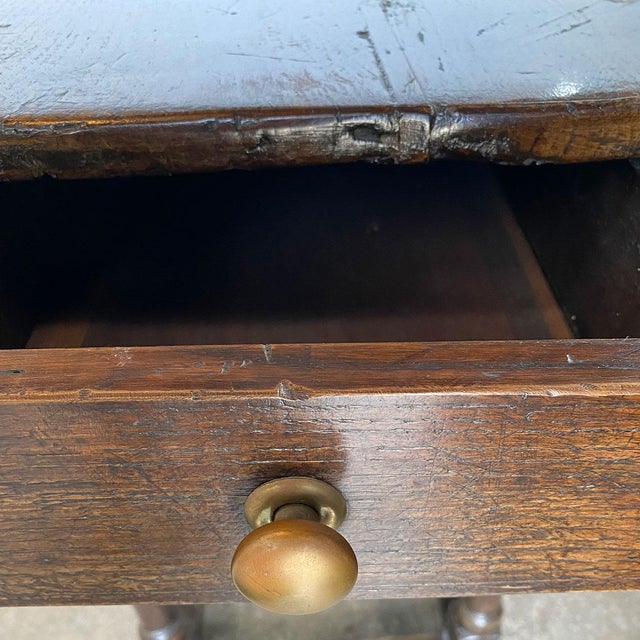 English William and Mary Oak Drop-Leaf Double Gateleg Table For Sale - Image 11 of 12