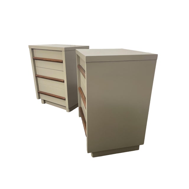 Wood Pair of Restored American of Martinsville Chestnut Gray Lacquer Nightstands With Walnut Pulls, 1970s For Sale - Image 7 of 13