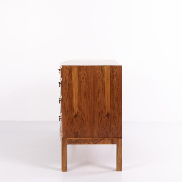 Chest of Drawers in Flamed Walnut and Brass attributed to Ole Wanscher, 1940s For Sale - Image 11 of 13