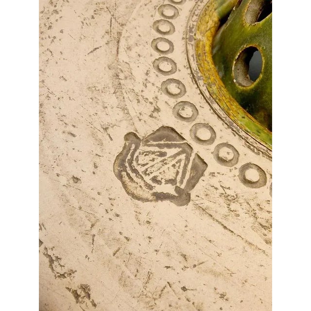 Light up your room! with this beautiful vintage ceramic table lamp featuring a graphic nature design. Country of origin:...