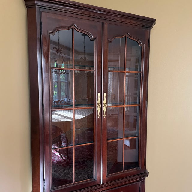 American 1990s Thomasville Corner China Cabinet For Sale - Image 3 of 12
