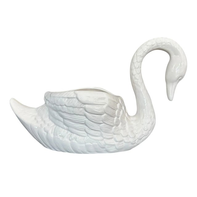 Bring a touch of timeless elegance and cottagecore charm to your home with this beautiful vintage ceramic swan planter....