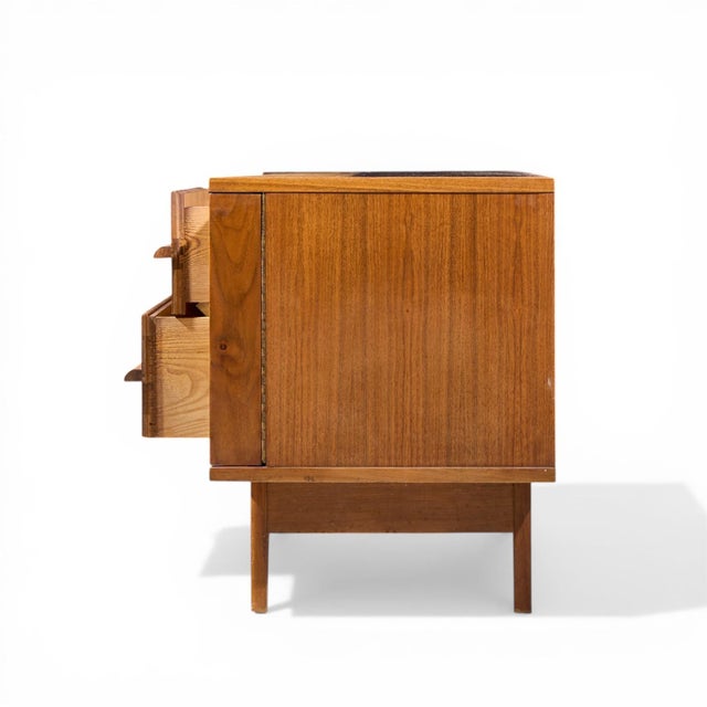 Mid 20th Century Young Manufacturing Mid Century Credenza and Hutch For Sale - Image 5 of 11