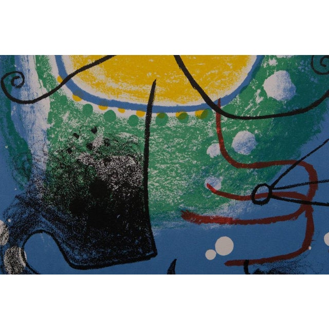 Joan Miro, Personnage sur fond bleu, Lithograph For Sale - Image 7 of 8
