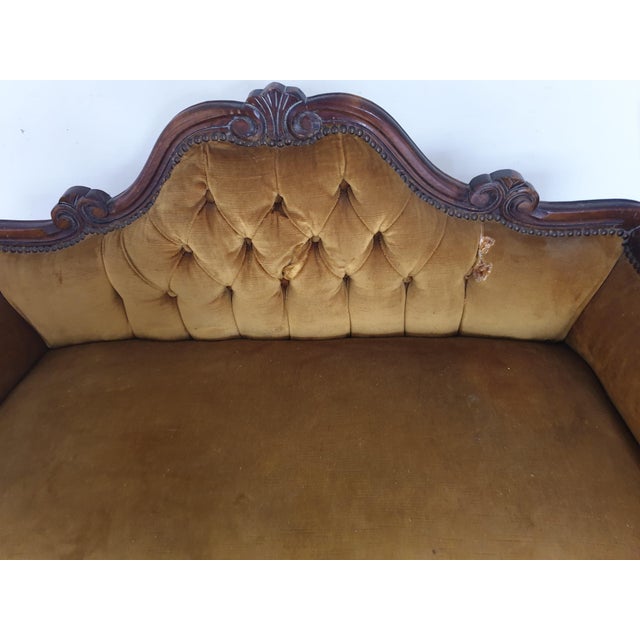 Delightful sofa from the 1920s with walnut frame and original fabric never changed in good condition. Small break in the...