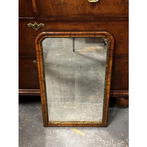 Early Georgian Walnut Wall Mirror For Sale - Image 4 of 15