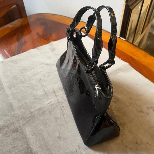 2000 - 2009 21st Century Perfect Condition Patent Black Leather Hand-Bag by Cartier For Sale - Image 5 of 18