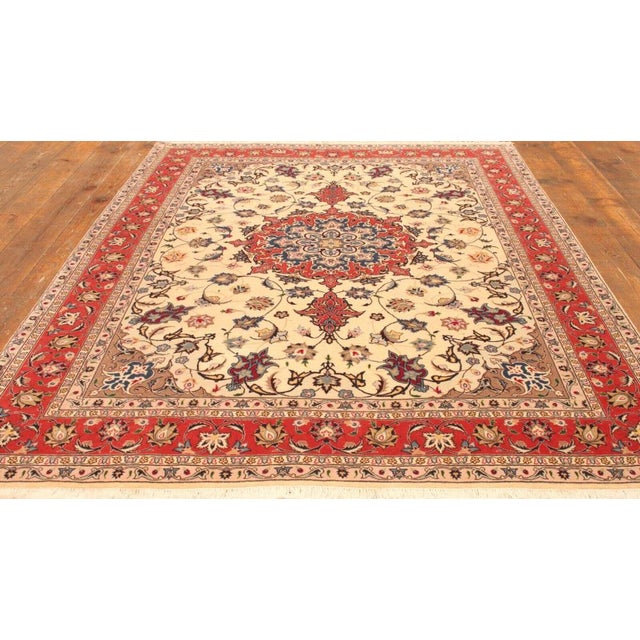 Middle Eastern Rug in Wool For Sale - Image 9 of 10