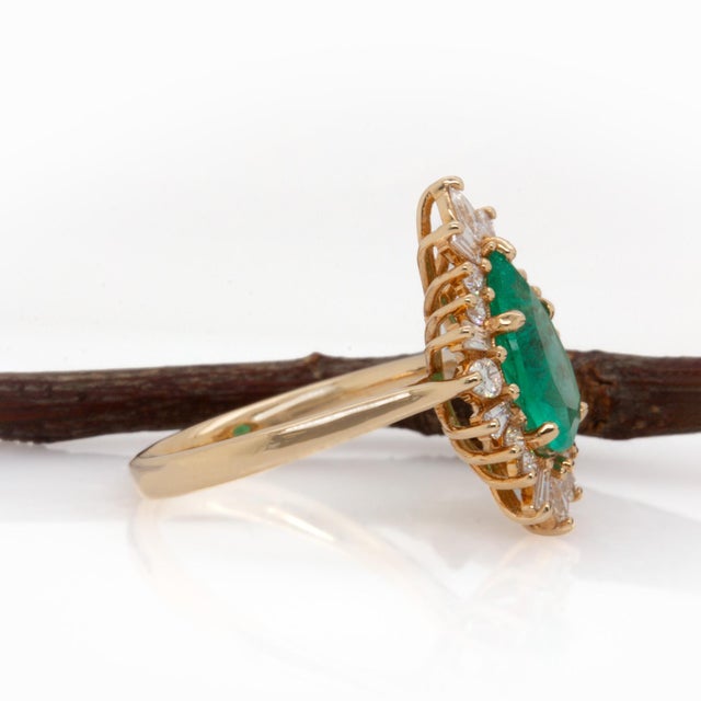 1.7cts Colombian Emerald Ring With Natural Diamonds: Solid 14k Gold, Pear, Size 6.75 For Sale In Columbus - Image 6 of 8