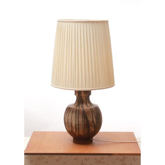 1960s Majolica Ceramic Table Lamp with Pleated Shade from Karlsruher Majolika, 1965 For Sale - Image 5 of 13