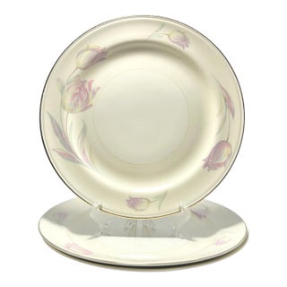 1940s Homer Laughlin “Tulip” Set of 3 Ceramic Dinner Plates For Sale