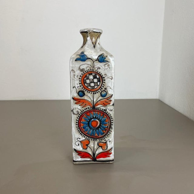 Ceramic vase Producer: Elio Schiavon, Italy Decade: 1970s This original vintage Studio Pottery vase was produced in the...