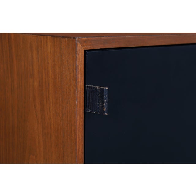 1960s Mid-Century Modern Walnut and Black Lacquer Credenza by Florence Knoll For Sale - Image 5 of 13