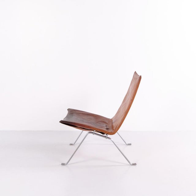 Pk22 armchair by poul kjærholm for e. Kold christensen. Original upholstery in patinated cognac leather. Danish design...