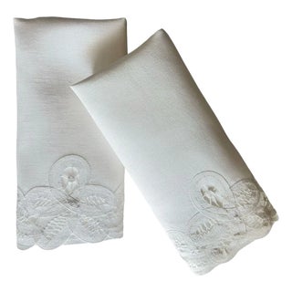 Vintage Soft White Linen Guest Towels with Filet and Needle Lace Fingertip Towels, Classic European Trousseau Linen - a Pair For Sale